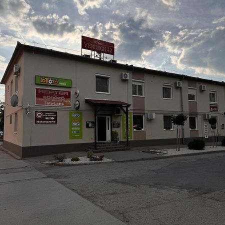 Alice Vendeghaz Bed & Breakfast Kalocsa Exterior photo