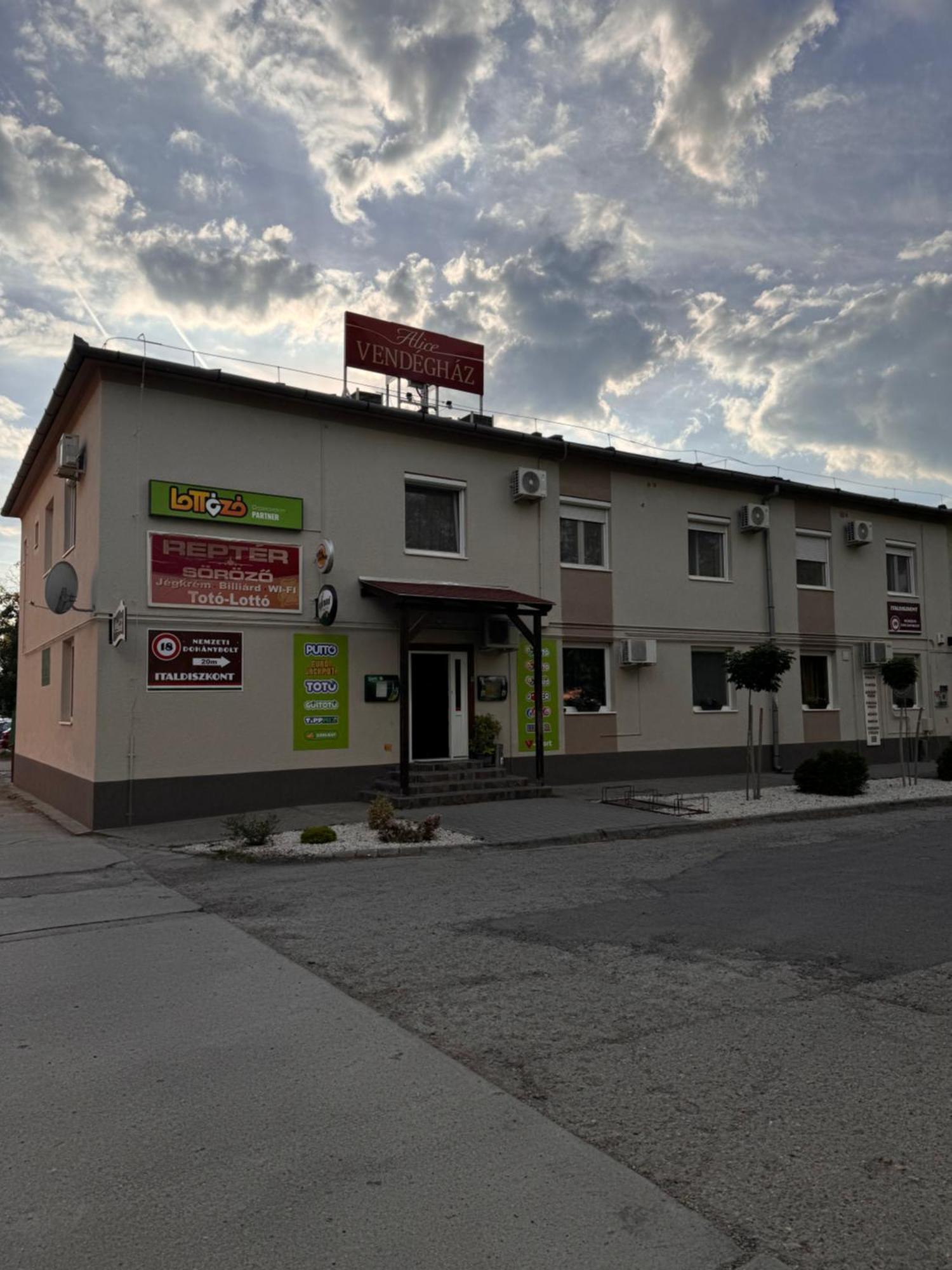 Alice Vendeghaz Bed & Breakfast Kalocsa Exterior photo