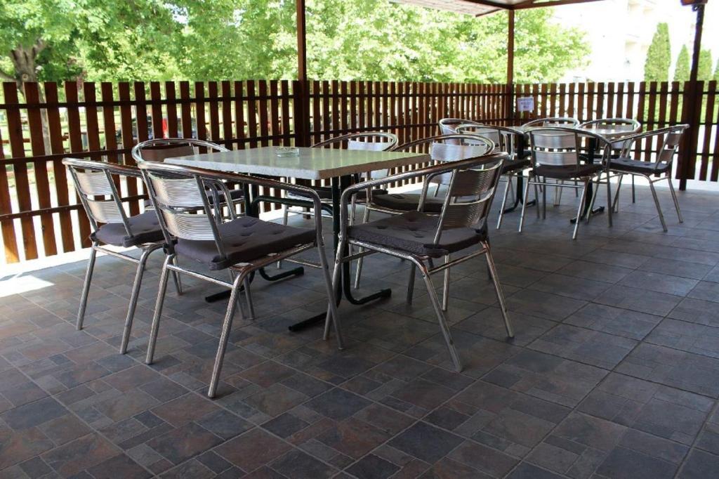 Alice Vendeghaz Bed & Breakfast Kalocsa Exterior photo